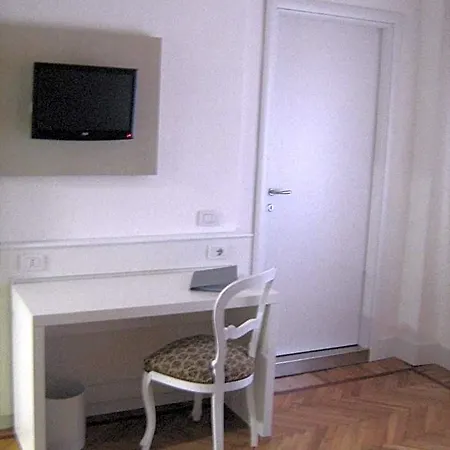 Via Mazzini 4* Stresa