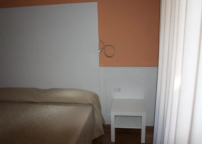 Via Mazzini 4* Stresa