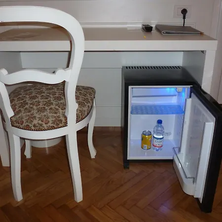 Via Mazzini ストレーザ